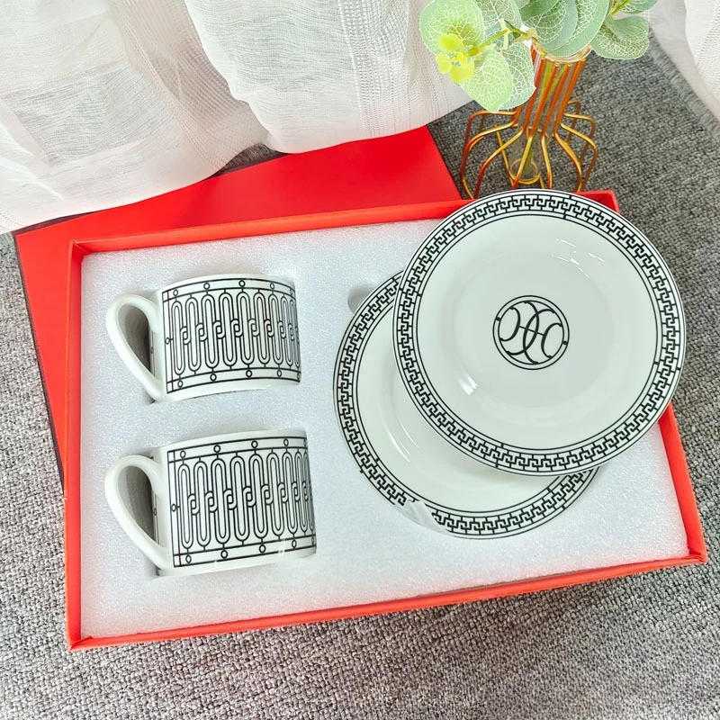 

Модный набор кофейных чашек, европейский послеобеденный чай, красный чай, кофе, 2 чашки, 2 блюдца, подарочная коробка