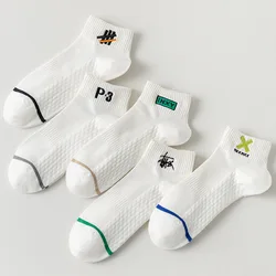 Herrensocken, Sport-Stickerei, weiße Baumwollstrümpfe mit mittlerem Fass, Fransen, Bump-Textur, Laufen, Fahrrad, Basketball, hohe elastische Socke