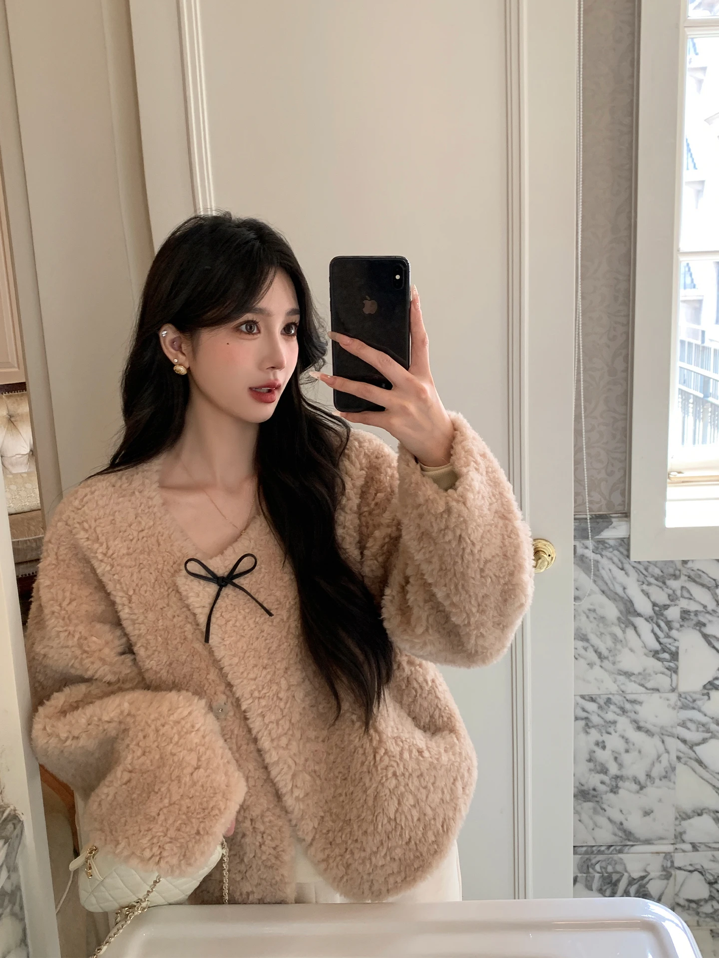 

Женская зимняя шапка Sweet Heart Teacher из натуральной овечьей шерсти с имитацией меха и кожаными элементами, экологически чистая.