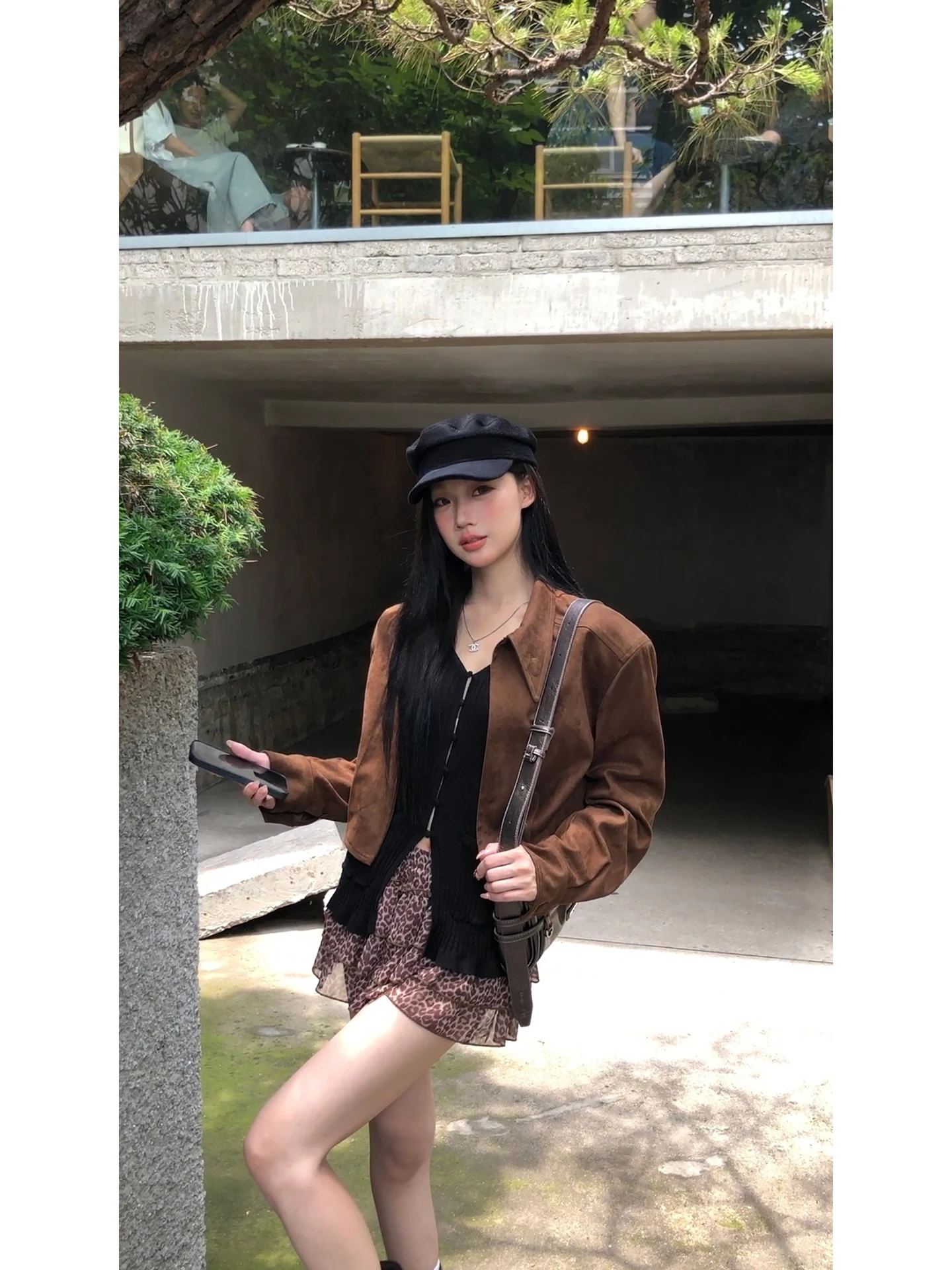 جاكيت نسائي قصير من جلد الغزال الأحمر بتصميم عصري للخريف، بلون القهوة، تصميم أنيق مستقيم للتنقل اليومي