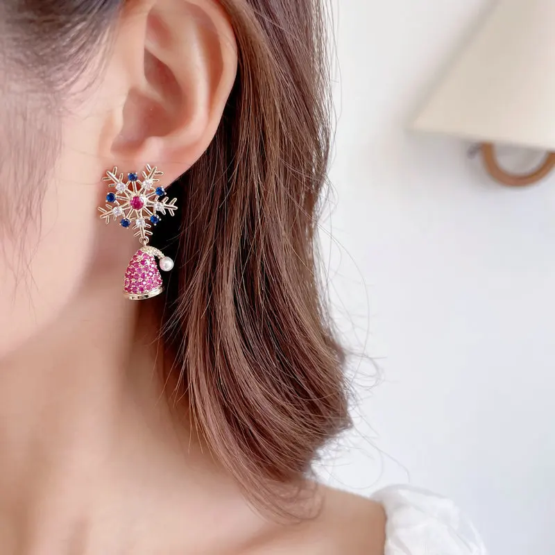 

Креативный, индивидуальный дизайн, праздничная атмосфера, серьги, сапоги в виде снежинок, шапки, серьги, рождественские подарки