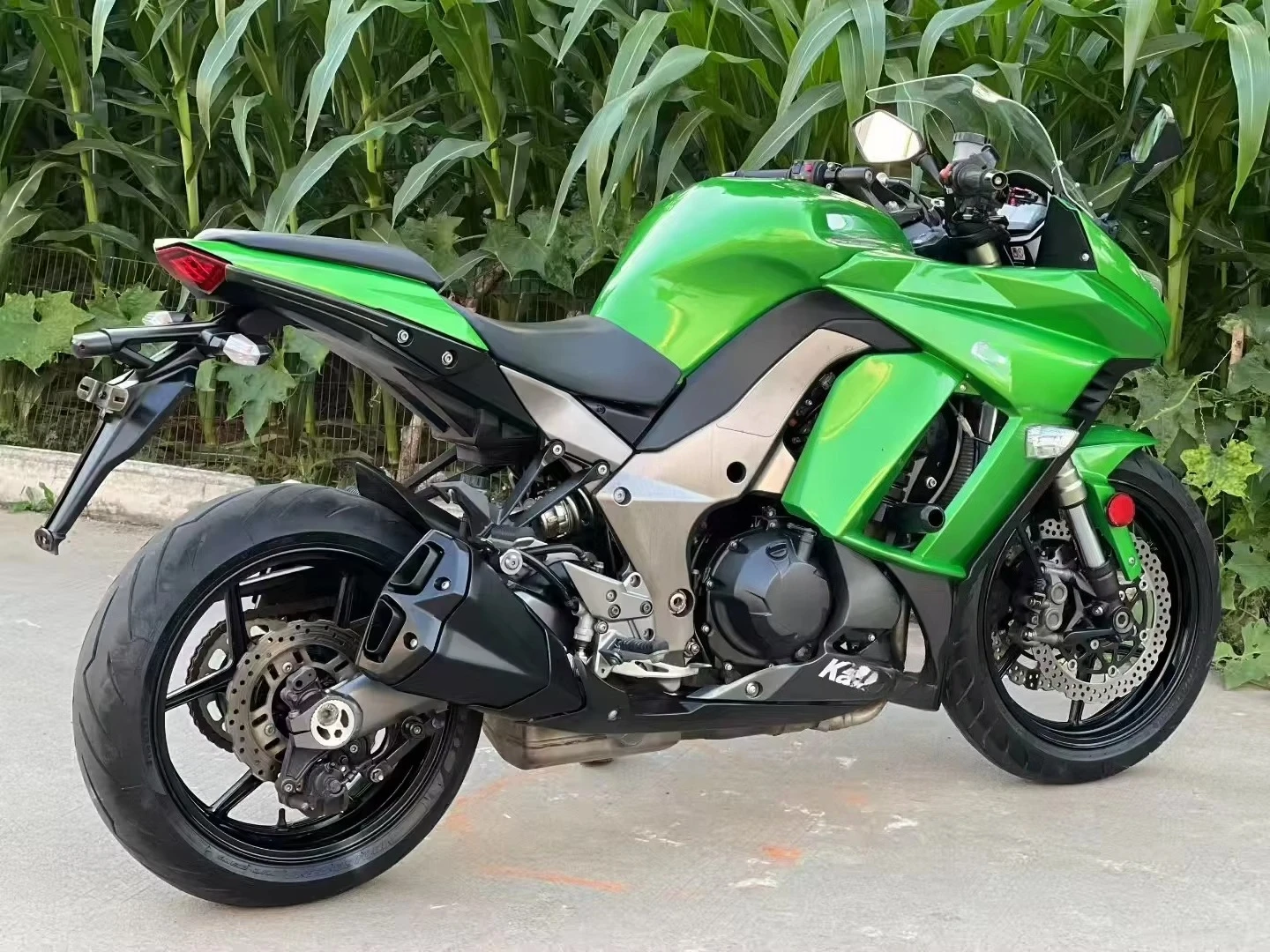 Z1000 N Motorcycles Inverted Shock Absorption System Adjustable Scorpio Exhaust Pipe for Speed Enthusiast Riders