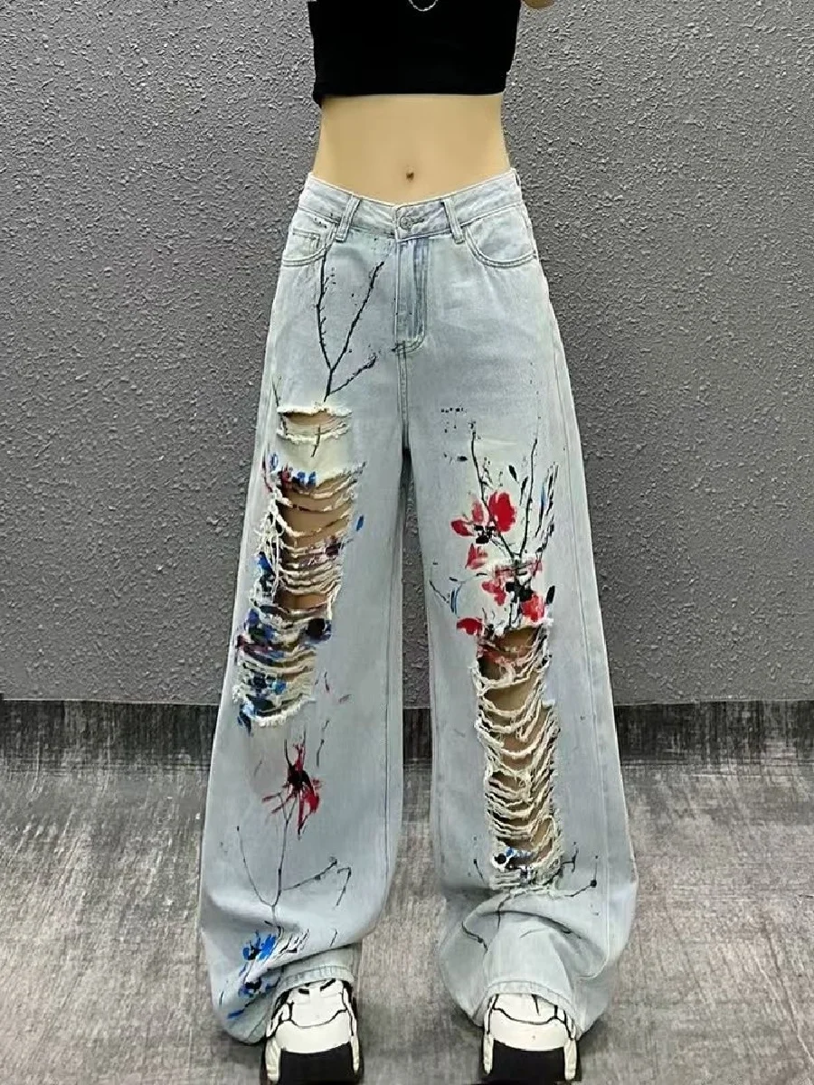 Рисунок 3 - Рваные повседневные джинсы с полым принтом