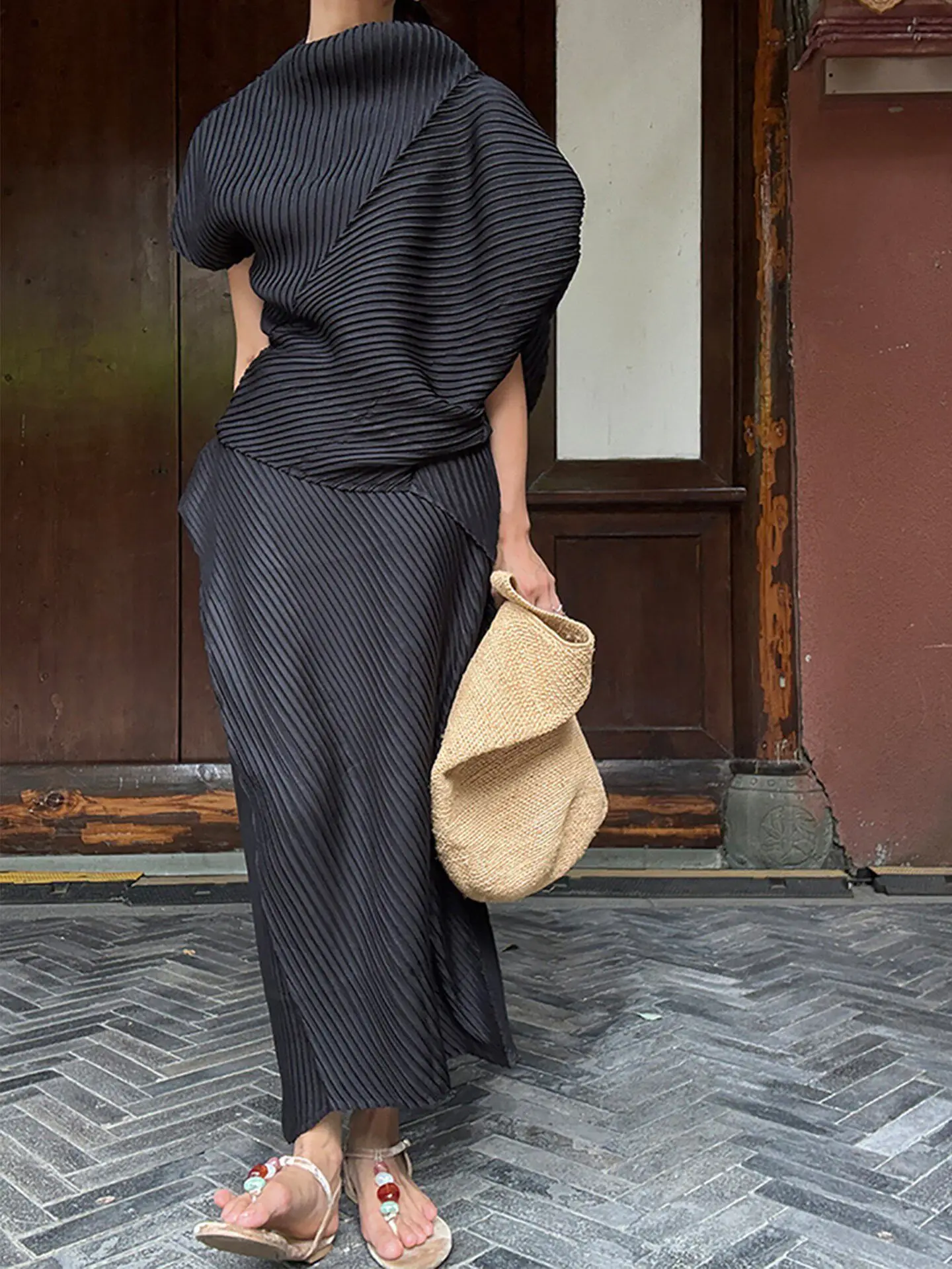 

Fashionable Asymmetric Pleated Set Women Elegant Minimalist Style Two-Piece Suit Slim Fit Skirt Short Sleeve Stripe Pattern