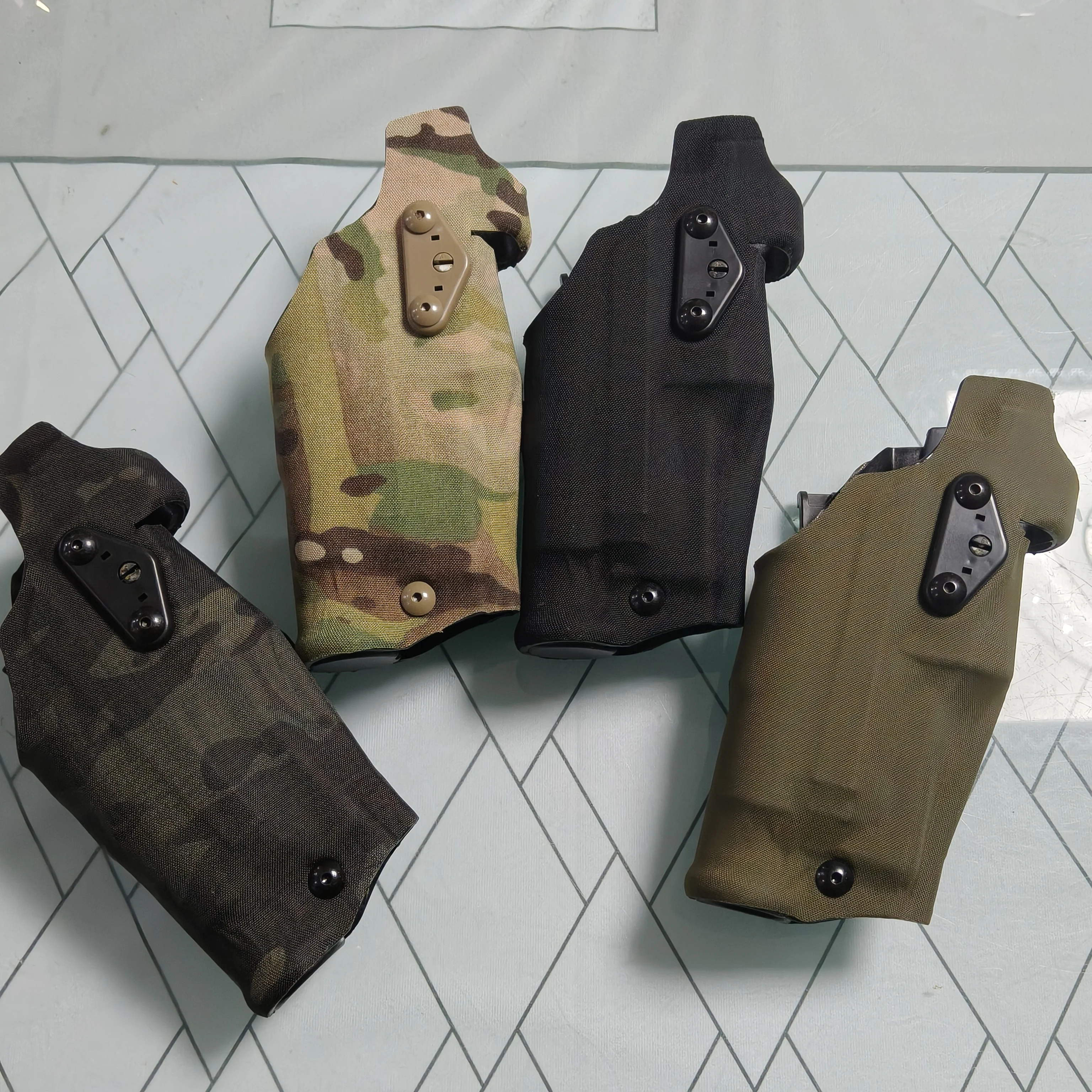 Funda táctica liberación rápida para Glock 17 con linterna X300 - imagen 5