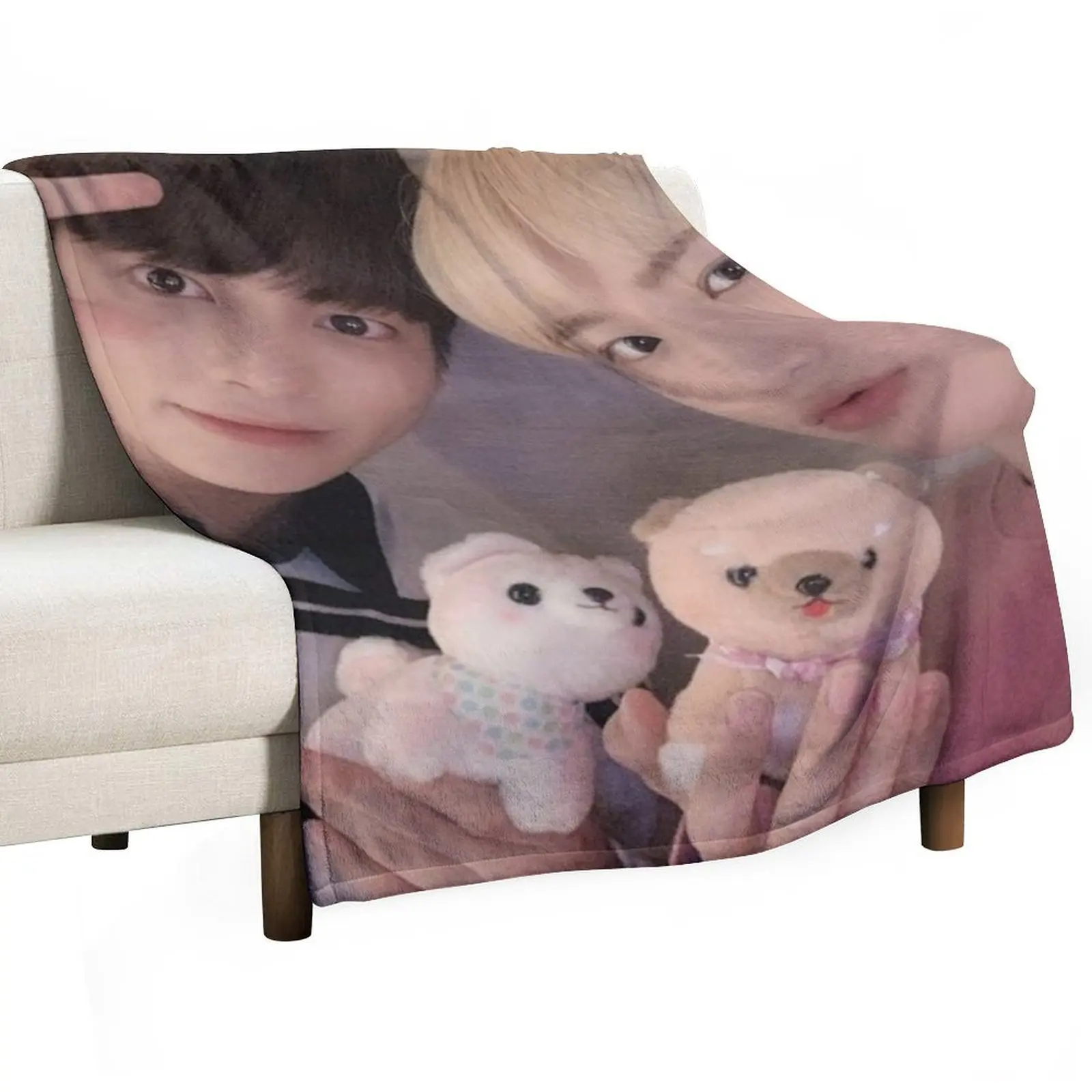 

TXT Taehyun & Beomgyu Throw Blanket Soft Beds Decorative Sofa Multi-Purpose Thermals For Travel Blankets