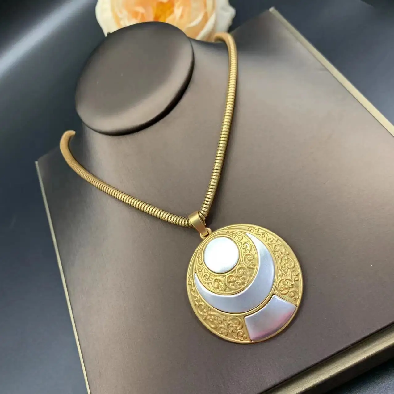

Jewelry Set Necklace for Women Vintage Earring Necklace Pendant Marriage Anniversary Mother Wife Gifts Elegant Exquisite