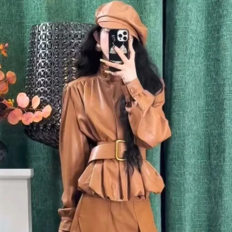 

Женская куртка с дизайнерским плиссированным воротником-стойкой и пышными рукавами — новый осенний стиль 2025 года, свободный, утягивающий, короткий топ