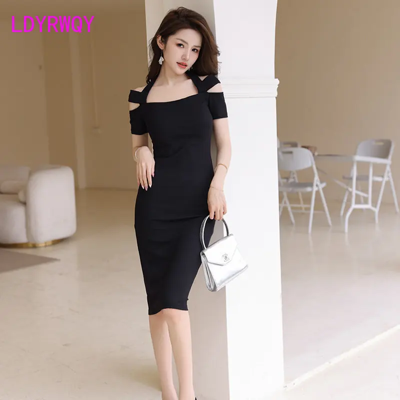 

2023 Summer New Sexy Hollow Out Hanging Neck Design Sense Slim Fit Black Dress for Women