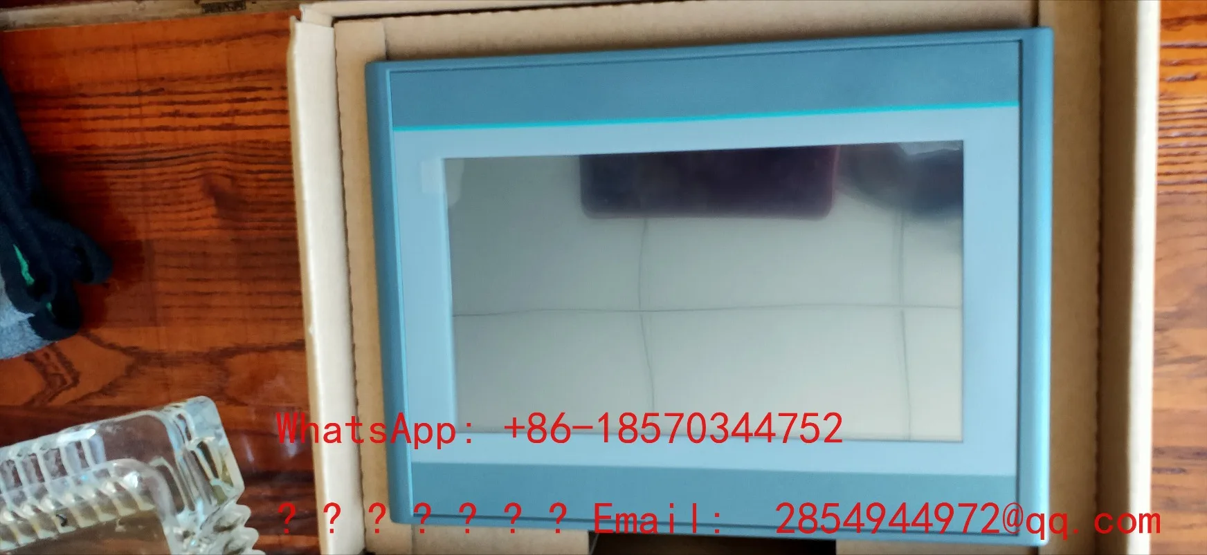 The S7-200 touchscreen all-in-one machine features a 7-inch human-machine interface CPU224CN 222 PLC controller