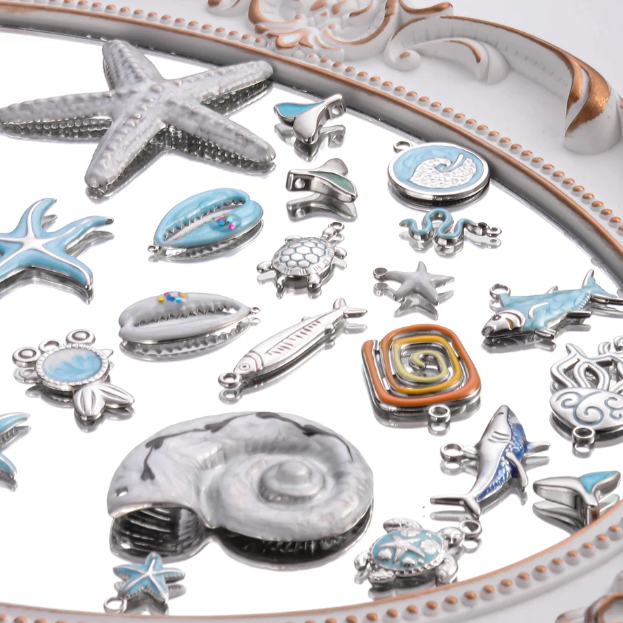 2 Stück silberfarbene Meereslebewesen-Anhänger, weiß/blau emailliert, Schildkröte, Seestern, Fisch, DIY-Edelstahl-Anhänger für die Schmuckherstellung – Detail 2