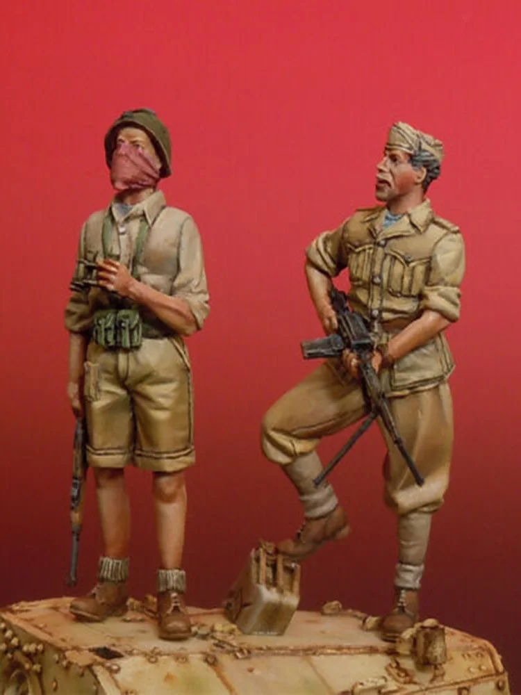 New Unassembled  1/35 stand Italian warrior 2 figures   Resin Figure Unpainted Model Kit