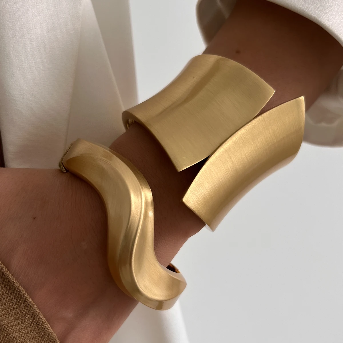 SHIXIN Steampunk Gold Color Geometric Chunky Wide Cuff Bangles Exaggerated Metal Large Spring Bangles for Women Bracelet New Men