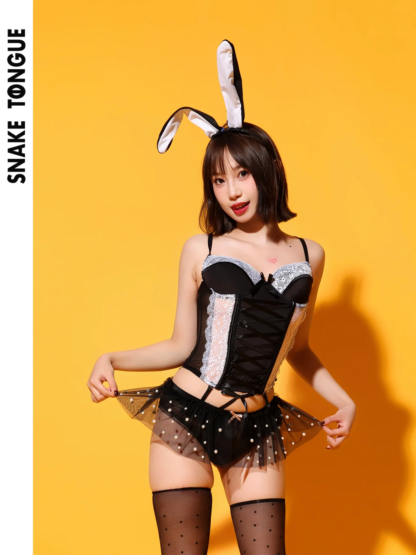 

Sexy Lace Underwear Set with Steel Support Snake Tongue Court Fibone Bodysuit Gathered High-End Feel Autumn 2025 Ladies' Sp...