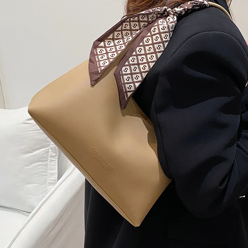 

Underarm Bag, High-End Single Shoulder Commuting Bag, Women's 2025 New Fashion Scarf, Large Capacity Handbag