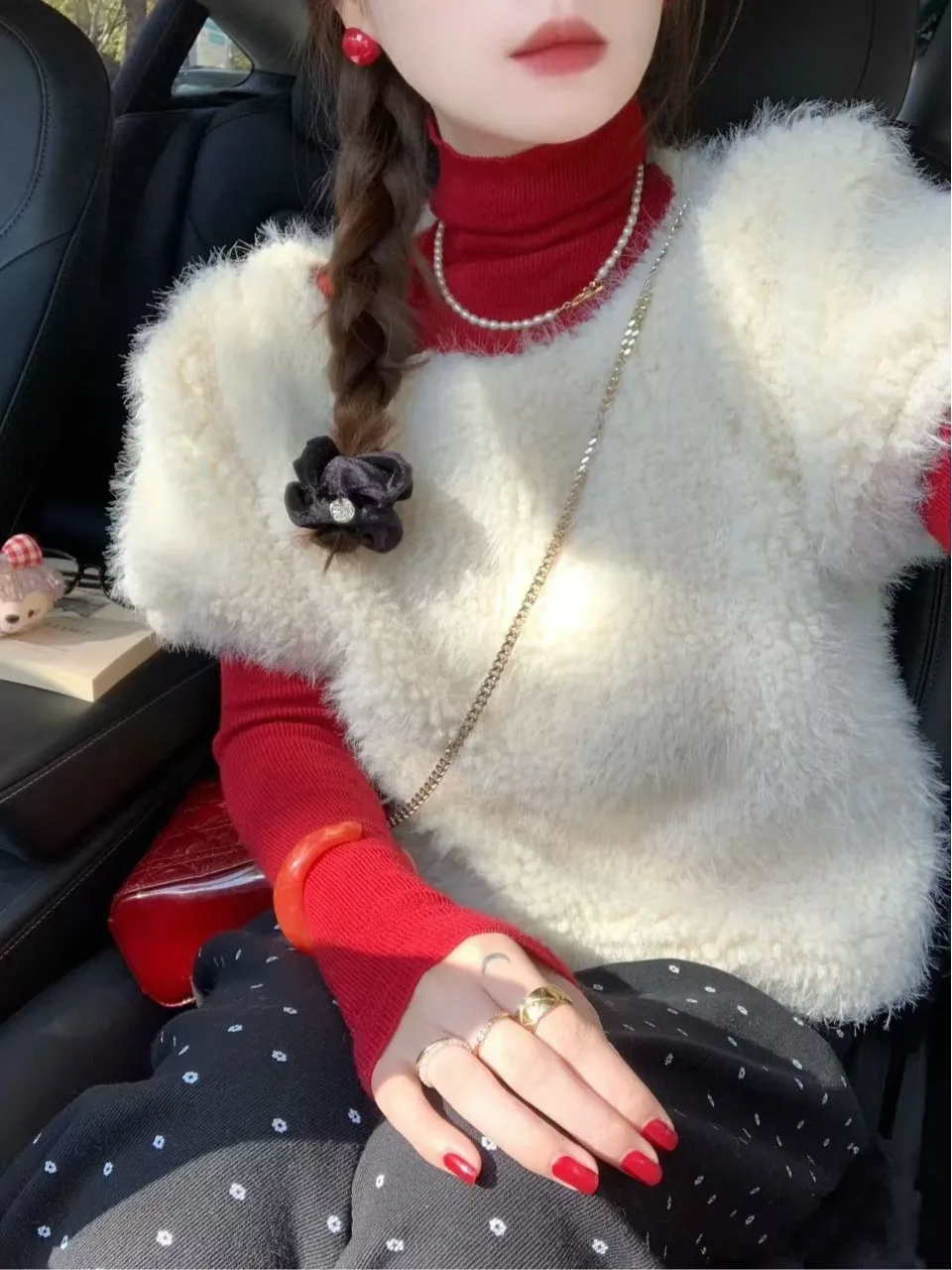 

Корейский ретро-комплект: Новая женская пушистая футболка с круглым вырезом и коротким рукавом, универсальная базовая модель, модный комплект Весна 2026