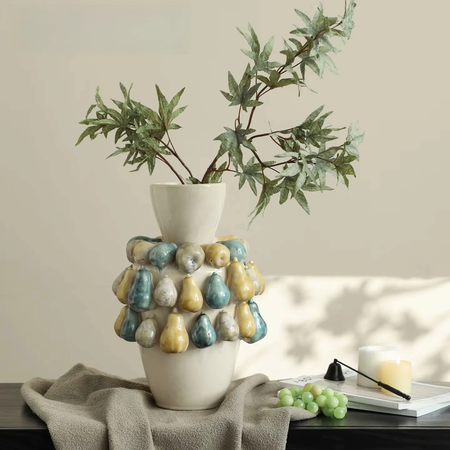 Handmade Fruit Embellished Ceramic Vas 3D Embellished Pear Accent Flower Vase For Home Commercial Hotel Decor