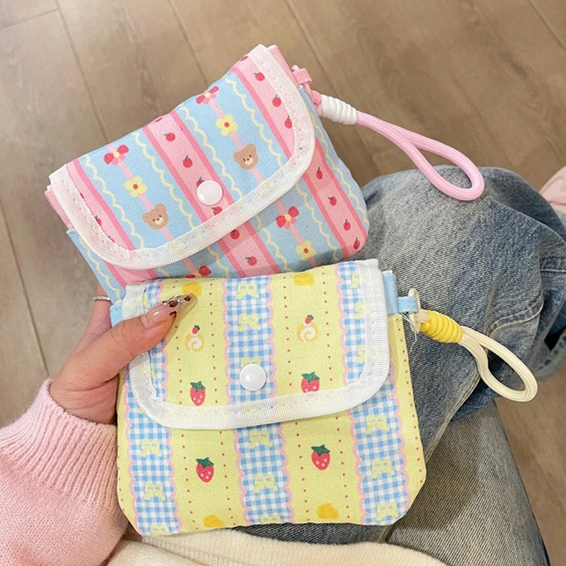 Шикарная мини-косметичка ярких цветов для студенток с клубничным брелоком для хранения монет.