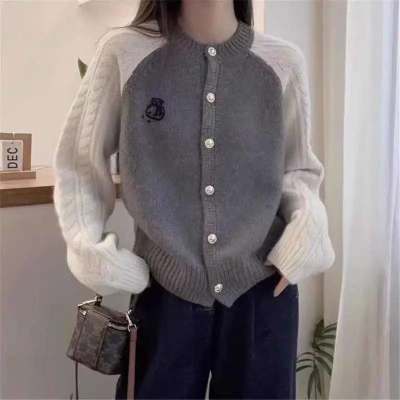 Design Inspired Soft Fashion Knited Sweater Women Tops 2024 New Spring Autumn Jacket Round Neck Splicing Knitwear Cardigan