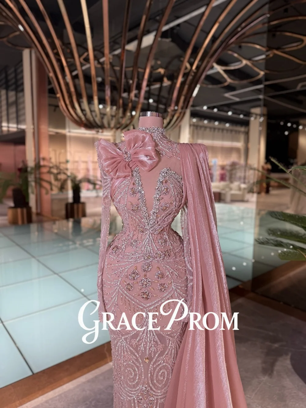 

GraceProm Sparkling Long-Sleeve Evening Dress 2026 Luxurious Beaded Carpet Gown Elegant A-Line Floor-Length Party Gown فسات