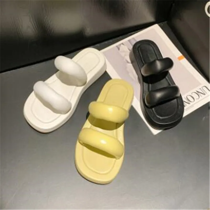 

2024 New Summer Beach Flat Platform Yellow Slippers Women Sandals Cross Shoes Fashion Cool Slides