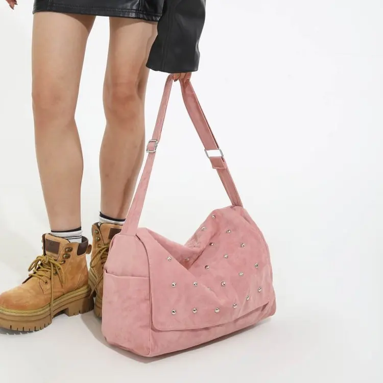 

Luxury Suede Shoulder Bag Retro Metal Rivet Banquet Clutch Fashionable Highend Y2k Style Shoulder Strap Adjustable Crossbody Bag