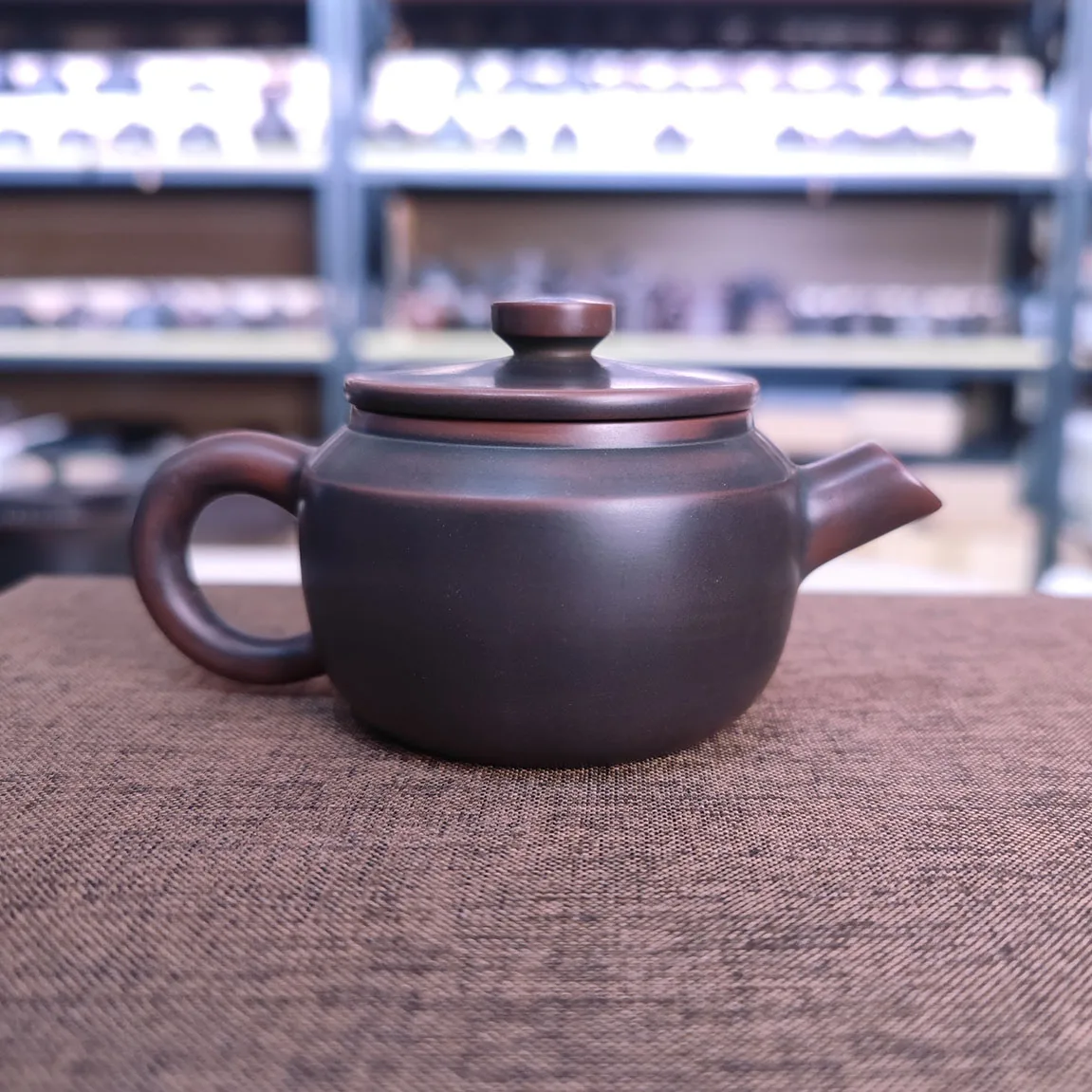 Mini Hand Throwing Bronze Big Mouth Teapot with Qinzhou Nixing Tao Pottery Clay 120cc Puer Tea Black Tea Not Jianshui Teapots