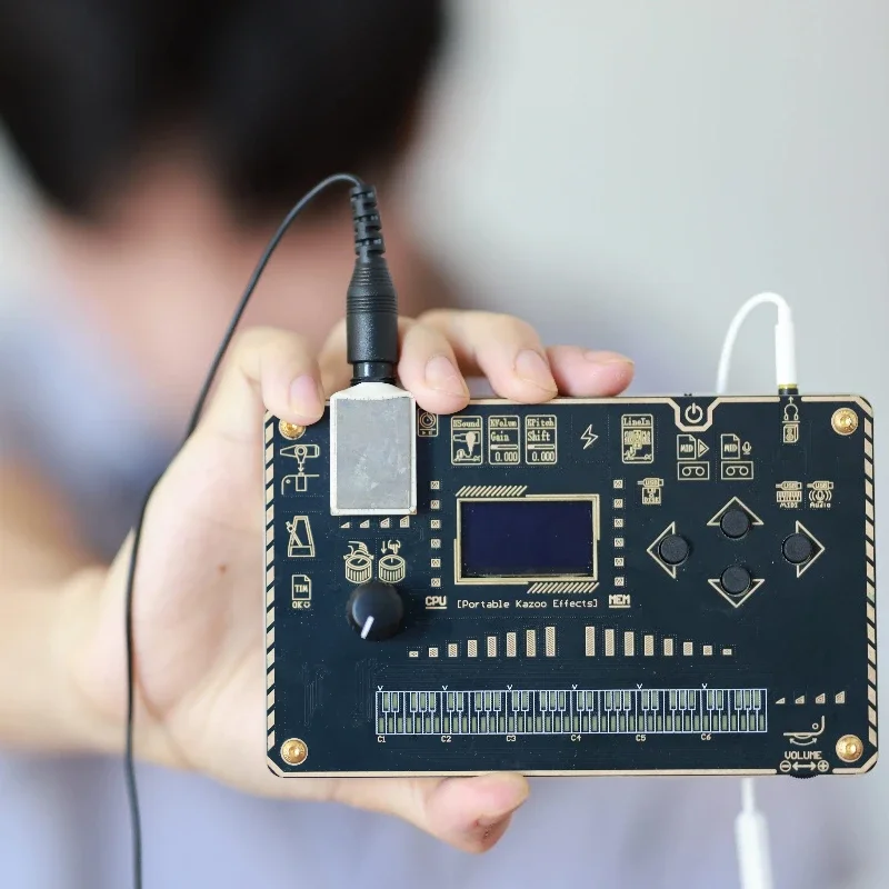 

Electric kazoo effect device, synthesizer, electric music pipe comprehensive effect device