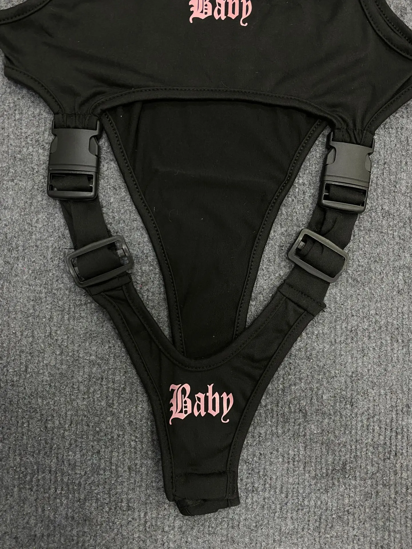 2026 Neuer Einfarbiger Jumpsuit mit Buchstaben-Print und Schnallenriemen, Modischer Freizeitanzug für Damen, Sexy Spicy Girl Kleid für Party und Date, Nischen-Trend Y2K – Detail 10