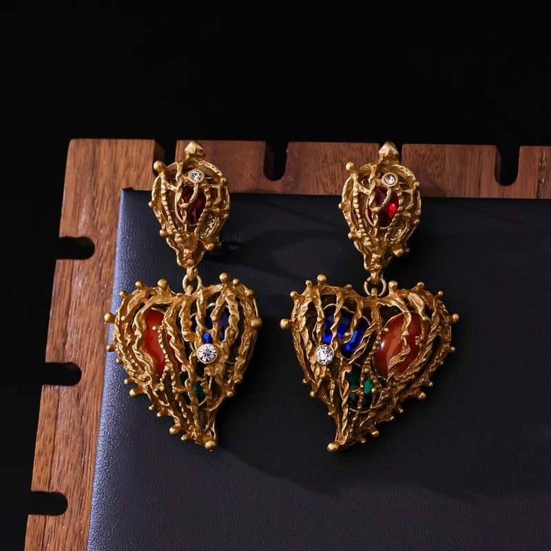 Vintage Hollow Heart Crystal Earrings for Women Retro Rhinestone Drop Earrings Fashion Jewelry Gift