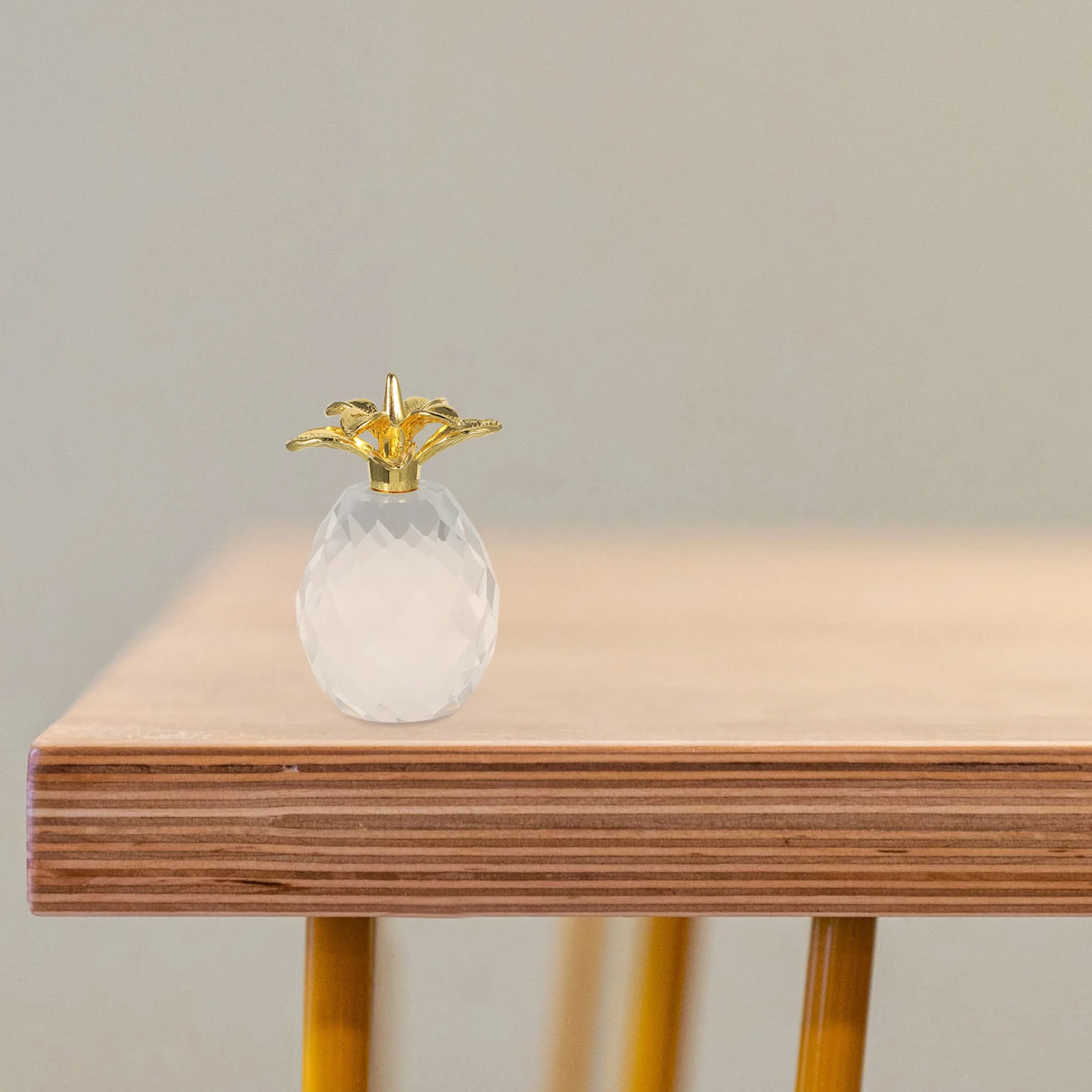 

Stylish Crystal Pineapple Statue for Home Office Decor Living Room Tabletop Desktop Centerpiece Elegant Space Atmosphere