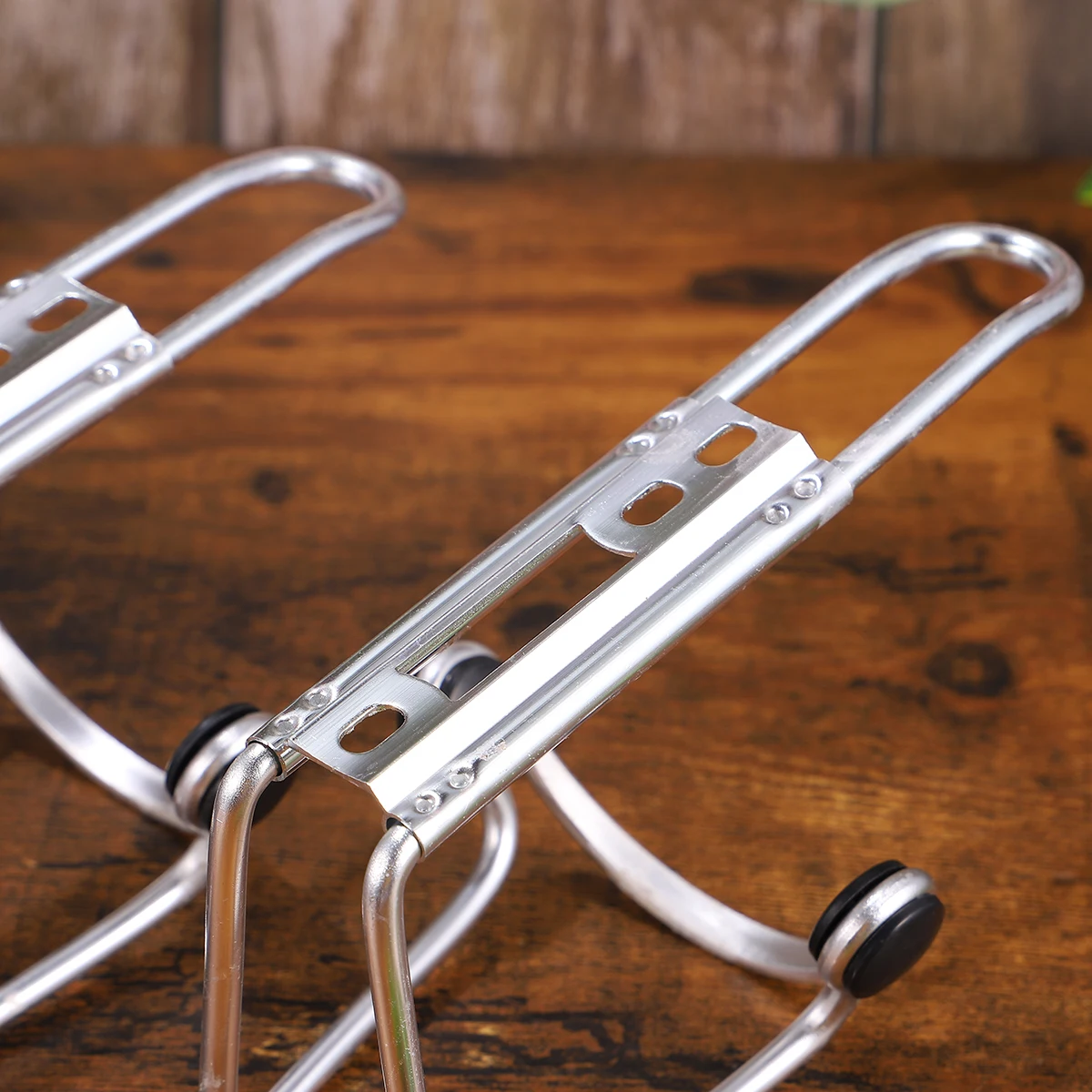 2Pcs Aluminum Alloy Water Bottle Rack for Bikes Durable Outdoor Cycling Drink Holder Easy Install Screw Mount Silver