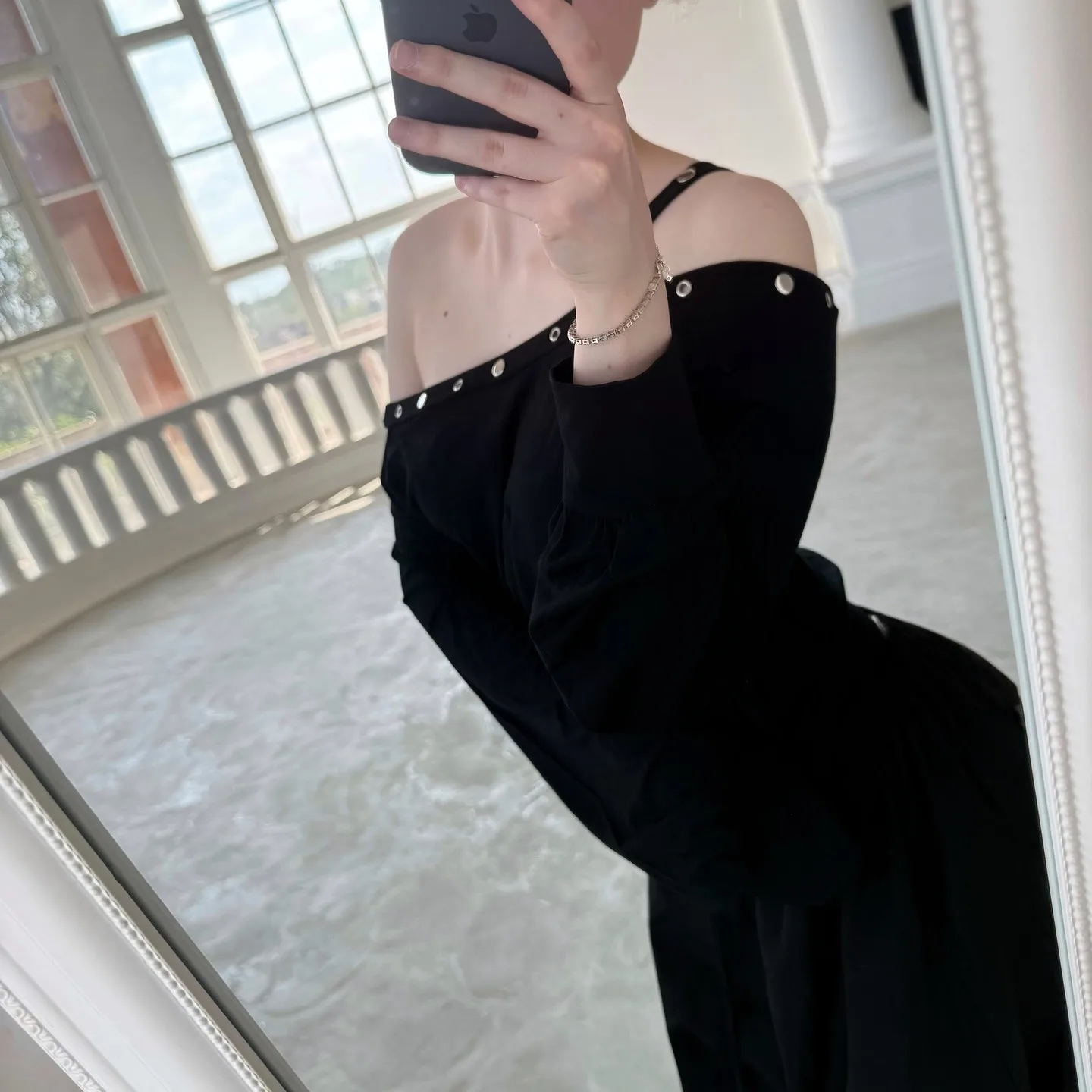 Y2K autumn and winter new women's long sleeved sloping shoulder revealing beautiful shoulder top, simple and versatile for daily