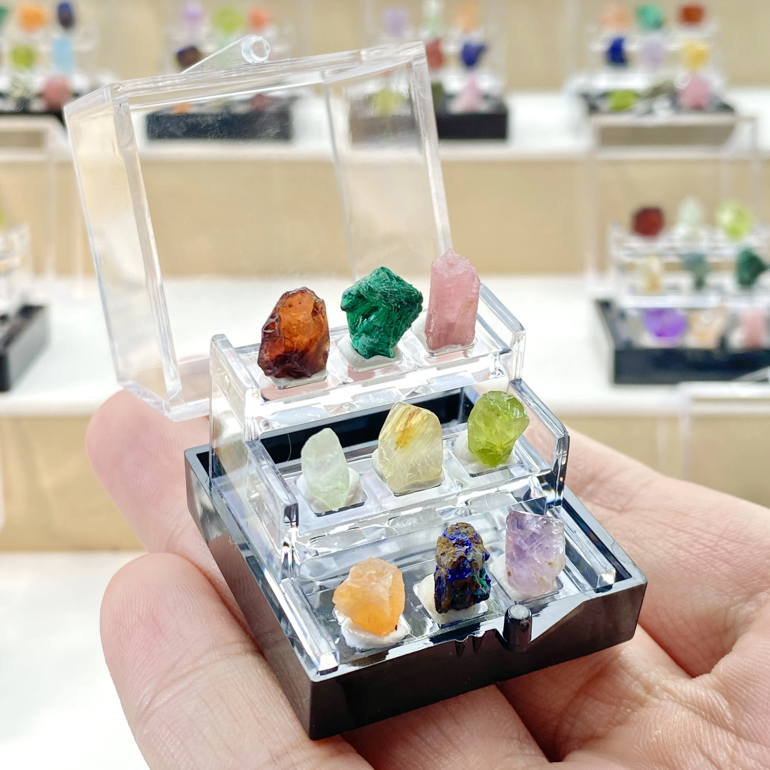 Boîte d'échantillons de 9 types de minéraux en pierre originale en cristal, boîte d'exposition de collection d'échantillons minéraux, cadeau de décoration de bureau