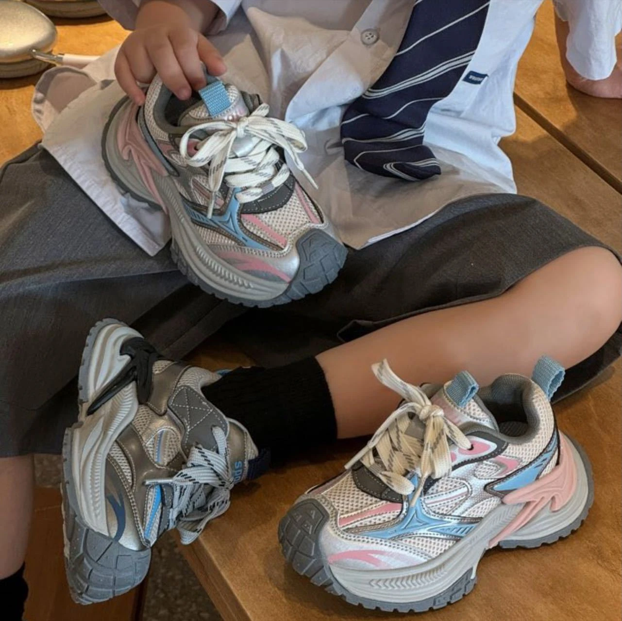 

Children's sports shoes 2025 autumn new boys' dad shoes girls' breathable soft sole leisure shoes kids shoes