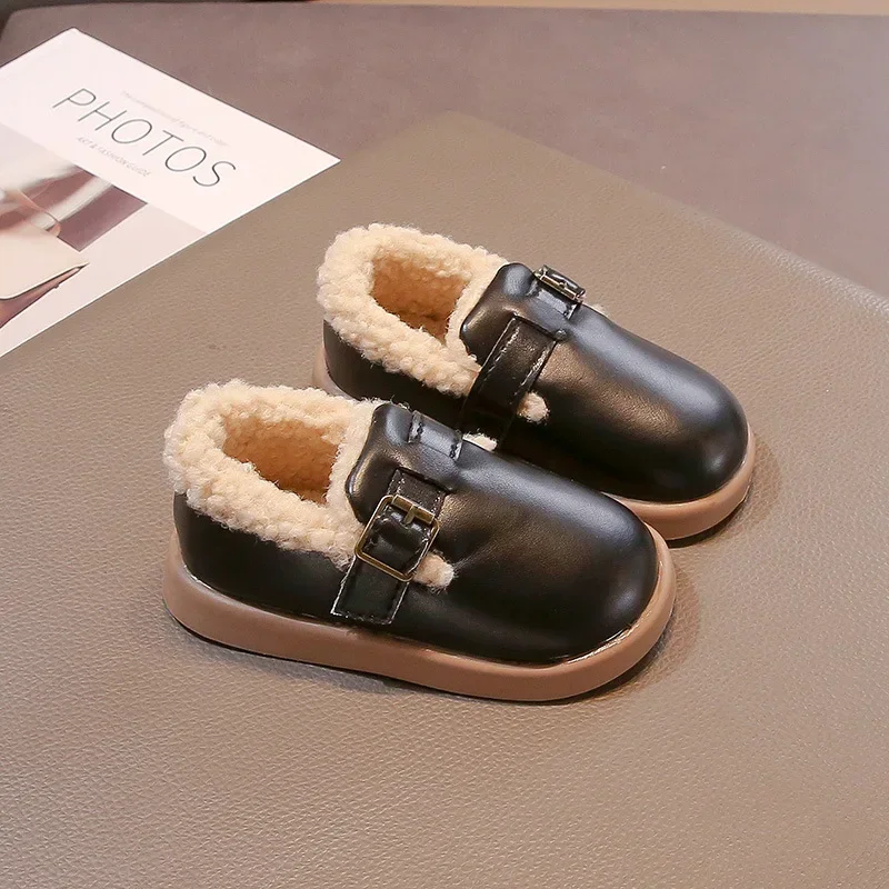 Mocasines para niños, zapatos cálidos de Estilo Princesa para niñas, zapatos planos dulces de suela blanda, nuevos zapatos de cuero de moda para niños con gancho y bucle de piel 2024