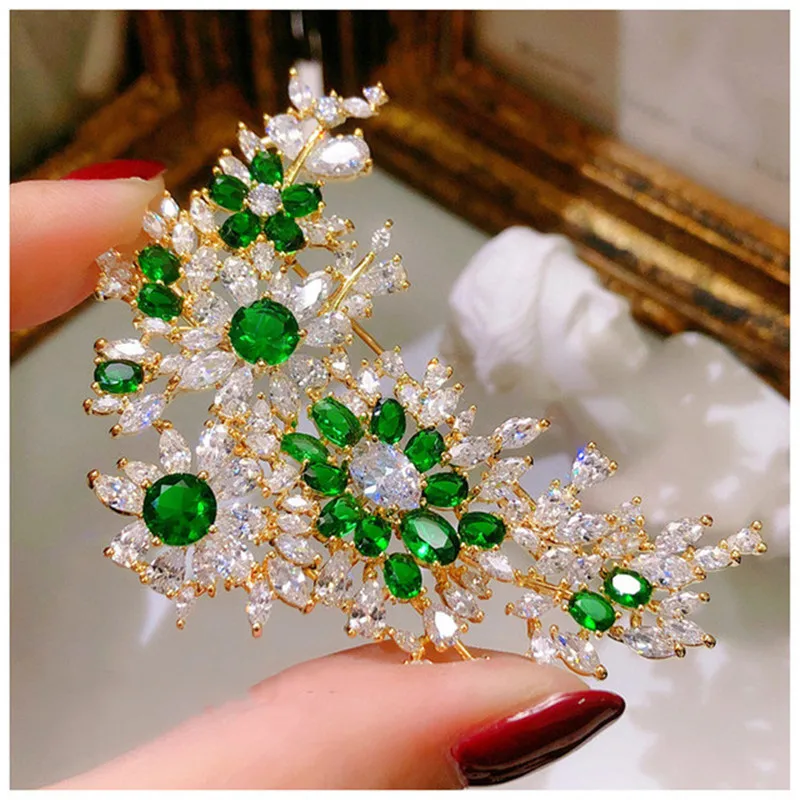 Brooches Ladies Luxury Created Emerald Cubic Zirconia Suit Coat Accessories Vintage Geometric Corsages Party Pins Fine Jewelry