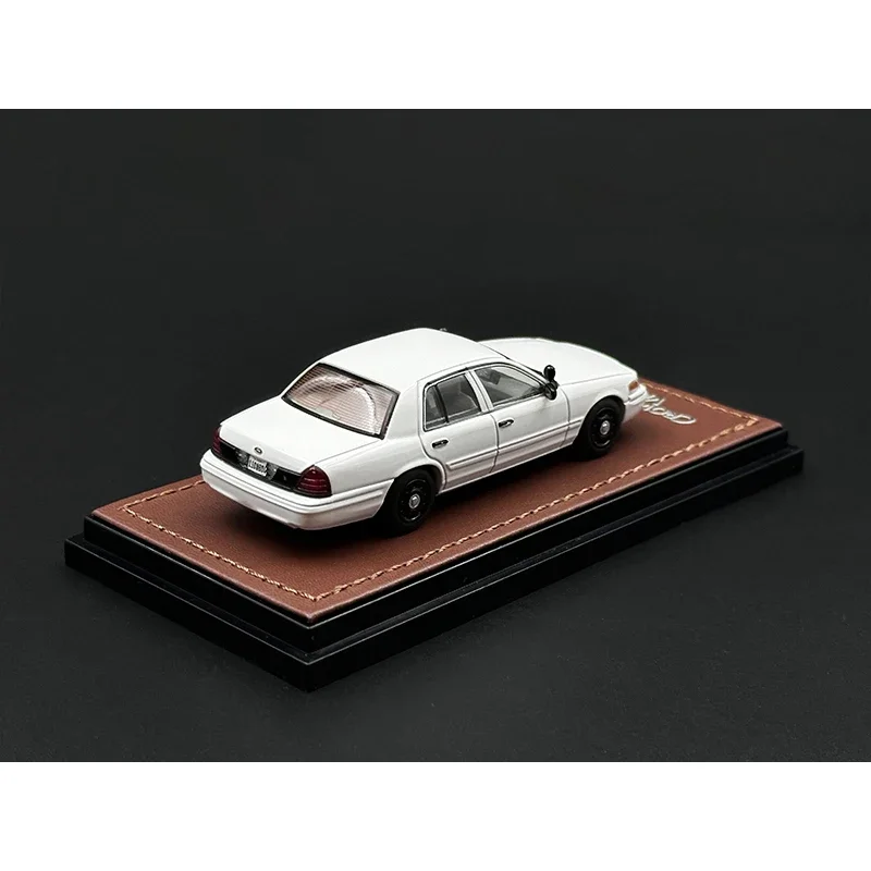 Op voorraad GOC 1:64 Crown Victoria Police White Diecast Diorama Automodel Speelgoed