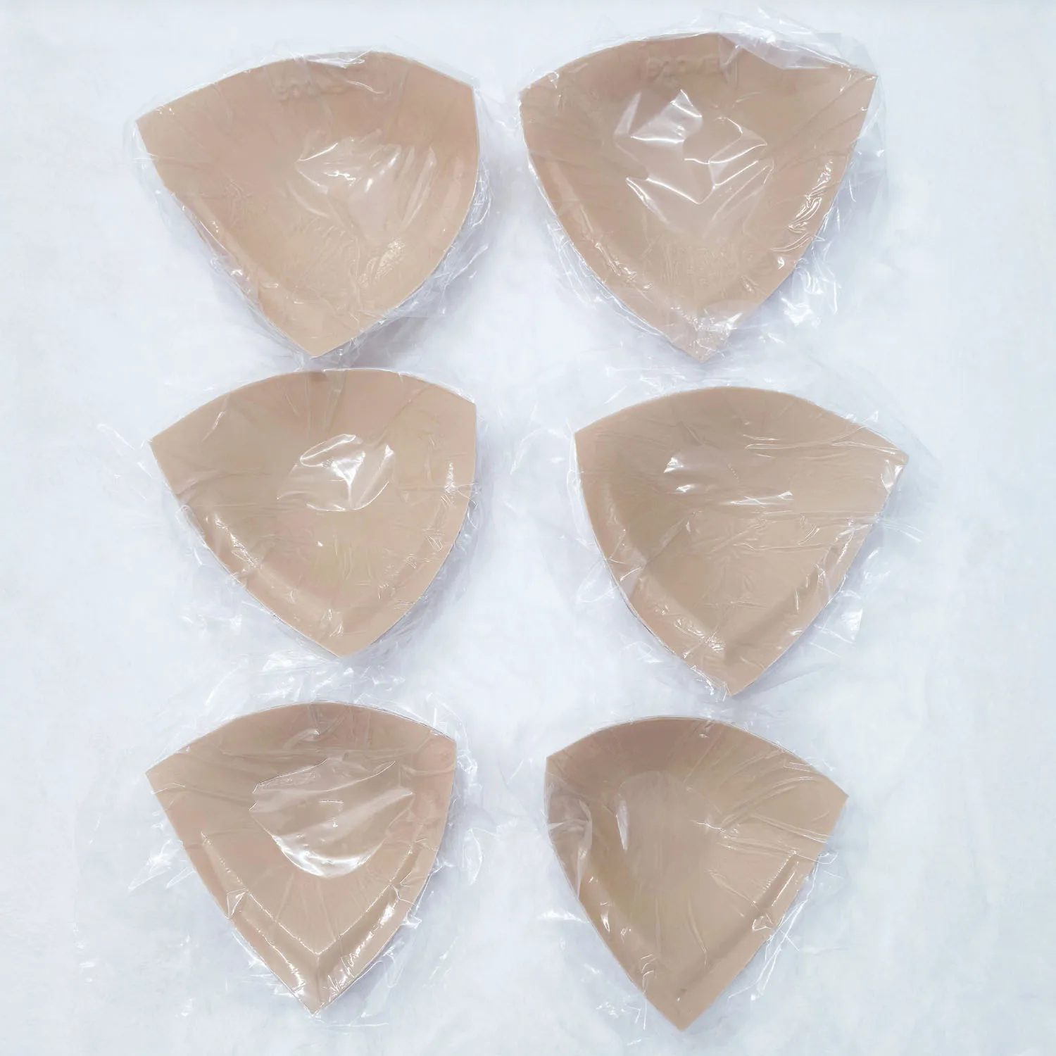 여성용 보이지 않는 끈이 없는 등이 없는 브라 - 양면 접착 실리콘 컵 푸시업 울트라 부스트 젤 패드로 최고의 성능 제공