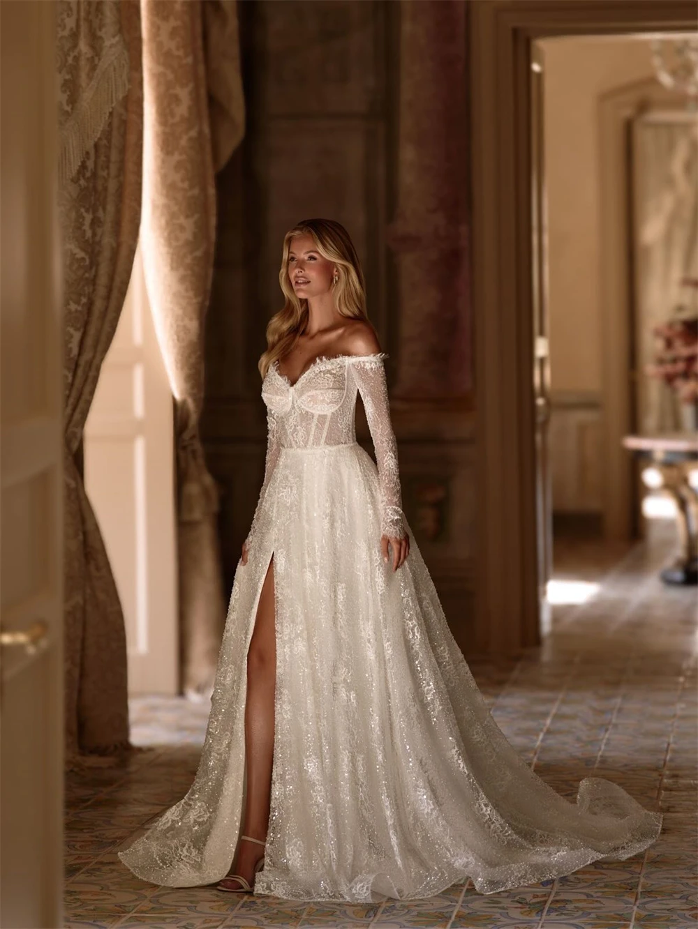 فستان زفاف أورجانزا أبيض ناعم مخصص مثير على شكل قلب وأكمام طويلة زي العرائس بوهو على شكل حرف a ذيل محكمة فيستدو دي نوفيا
