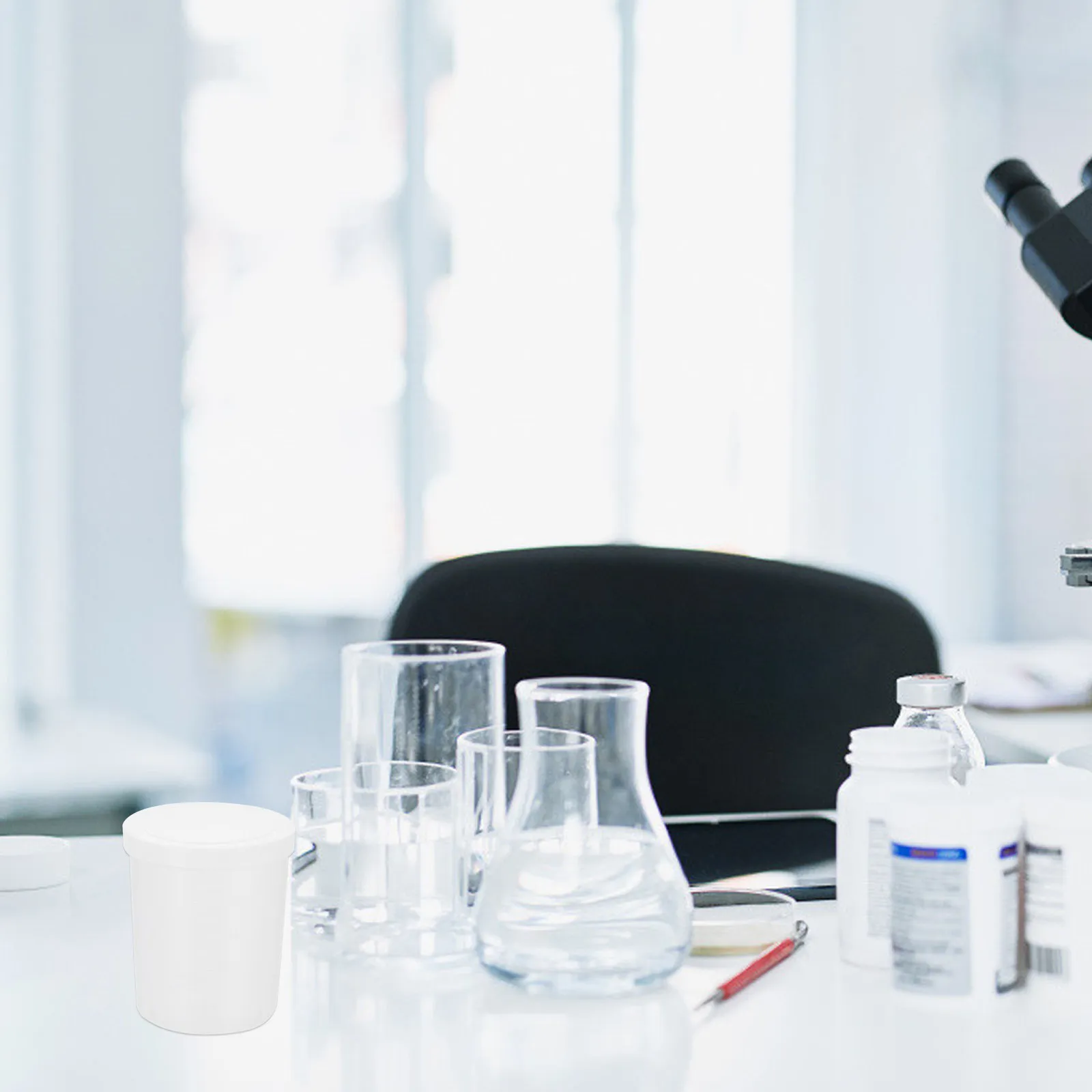 

20 шт. мерных стаканчиков для сбора образцов, прозрачные пластиковые контейнеры для проб, герметичные с крышками, для лабораторных испытаний жидкостей