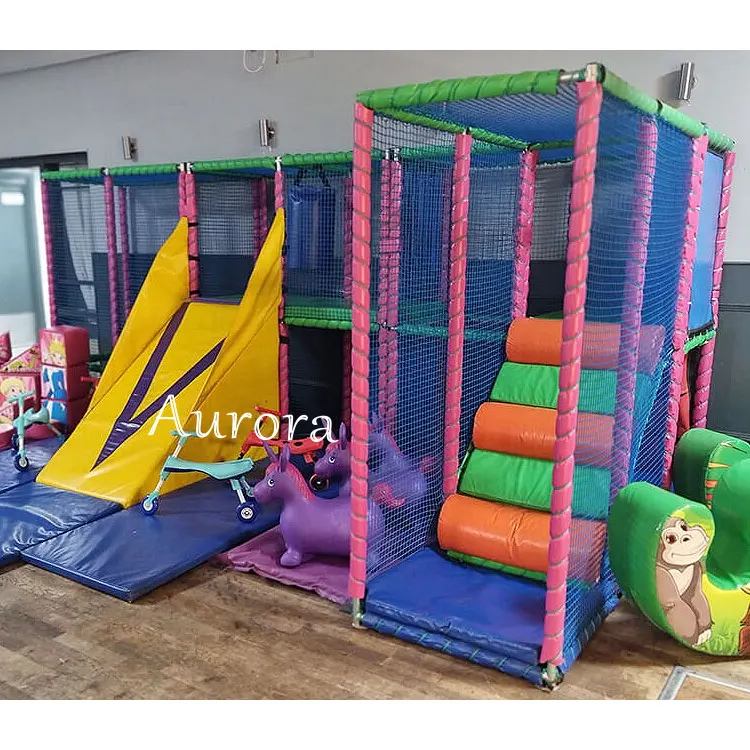 Maluch na zewnątrz wyposażenie placów zabaw soft play miękki pastelowy różowy