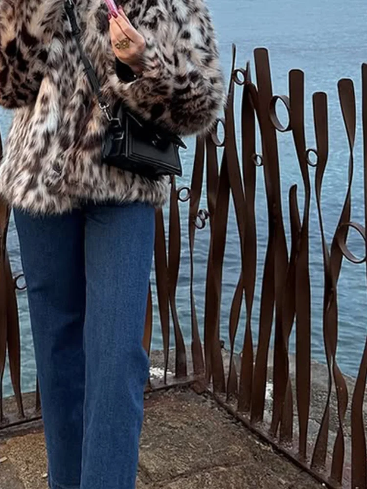 

Leopard Faux Fur Women Coat Short Plush Lapel Panelled Jacket Female Warm Stylish Outerwears 2025 Autumn Winter Lady Coats