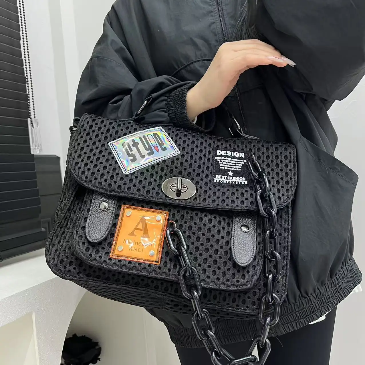 Ladies' fashionable casual tote bag, chain decorated street style city bag, Y2K front pocket crossbody bag