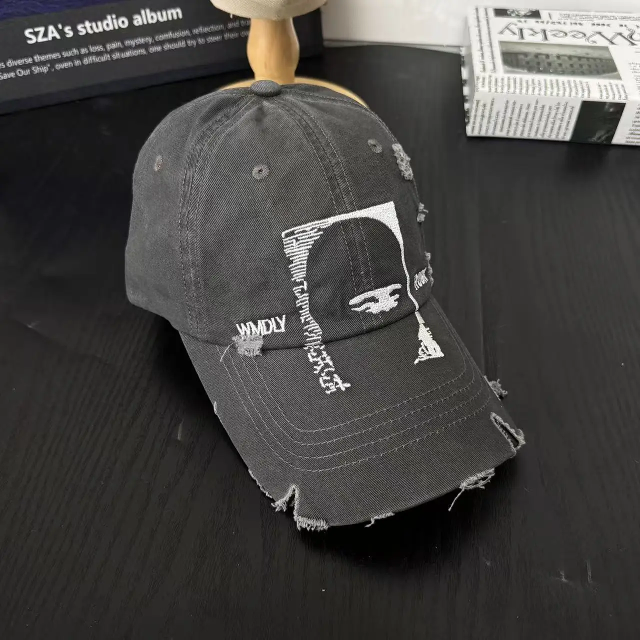 Amerikanische personalisierte Baseballkappe mit Stickerei, zerrissenem Design, weich, lässig, vielseitig, für Herren und Damen, großer Kopfumfang, Outdoor-Sport – Detail 6
