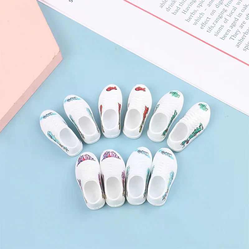 Mini Finger Skateboard/Sports Shoes - Kids Toy Scooter Finger Toys