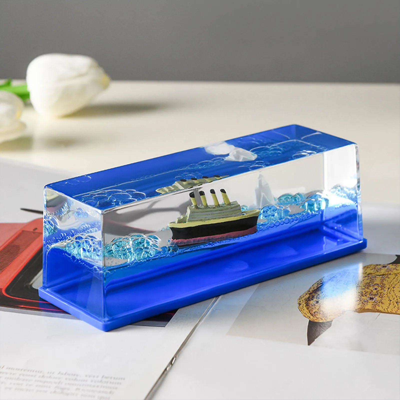 Liquid  Ship Decoration Modern Resin Cruise Ship &  Home Decor for Desk Decor Display and Gifts