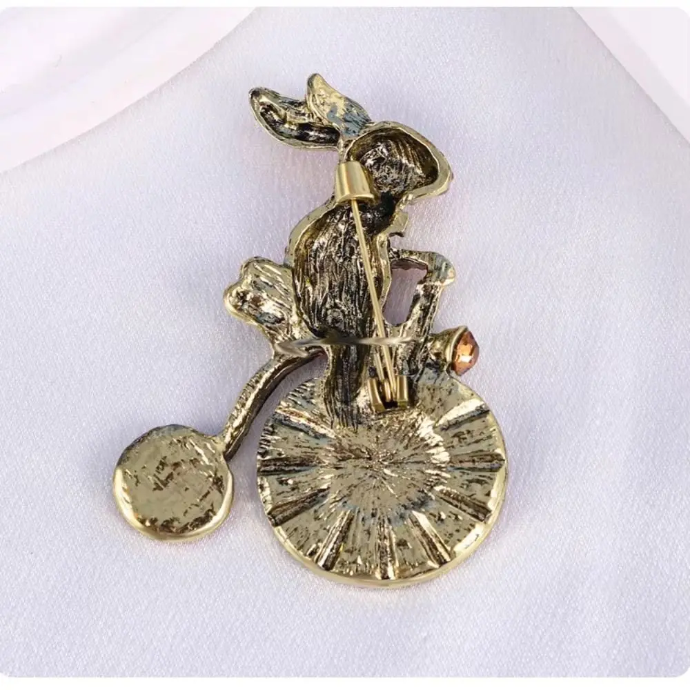 2025 دبابيس أرنب خمر لطيف فاخر بروش دبابيس الإبداعية الكرتون زهرة الثدي