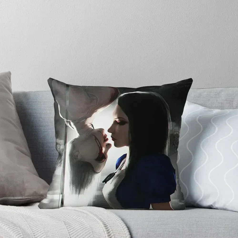 Декоративная подушка с изображением Алисы