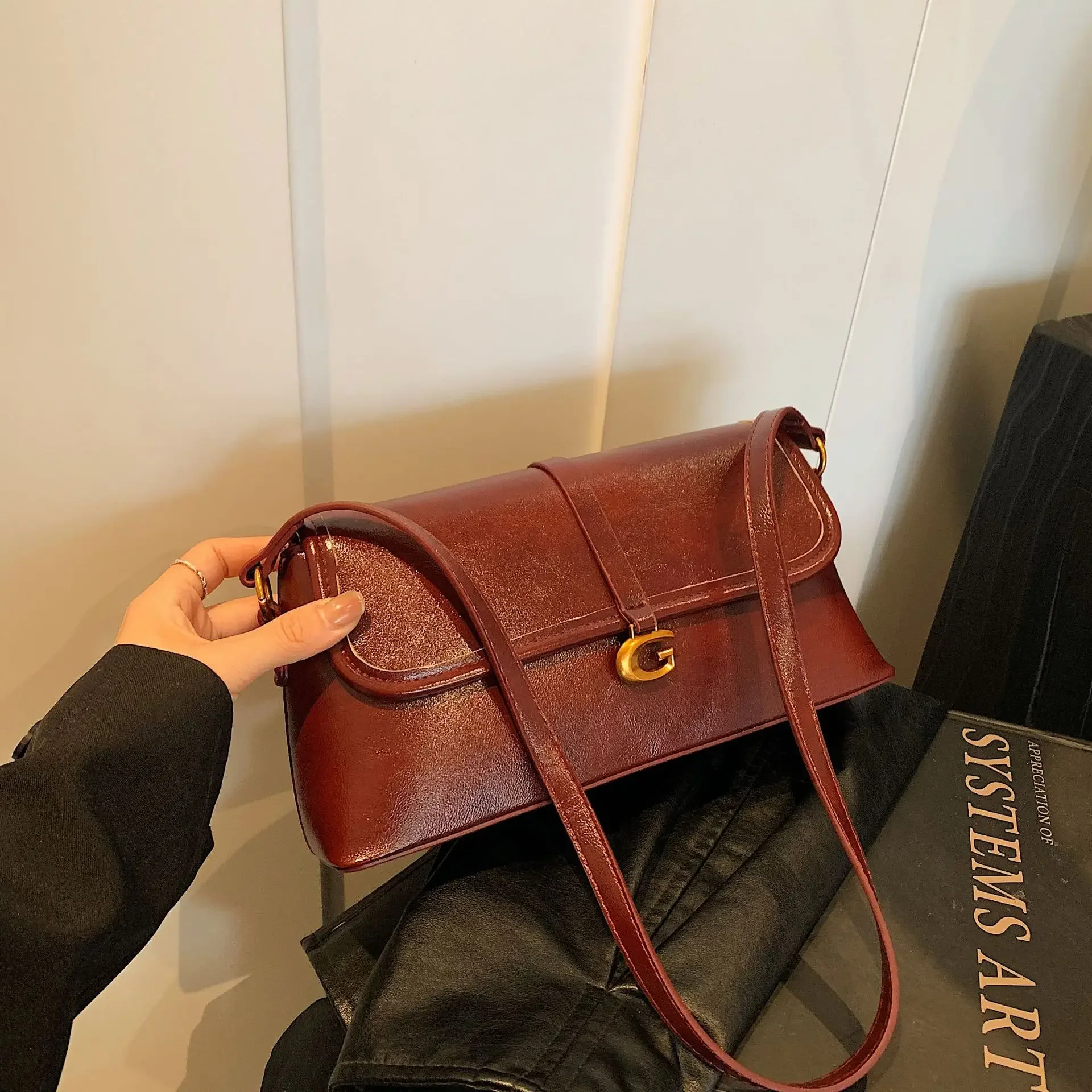 

2024 New Retro French Minimalist Bag - High-End Soft Leather Small Square Letter Crossbody Shoulder Women's Bag